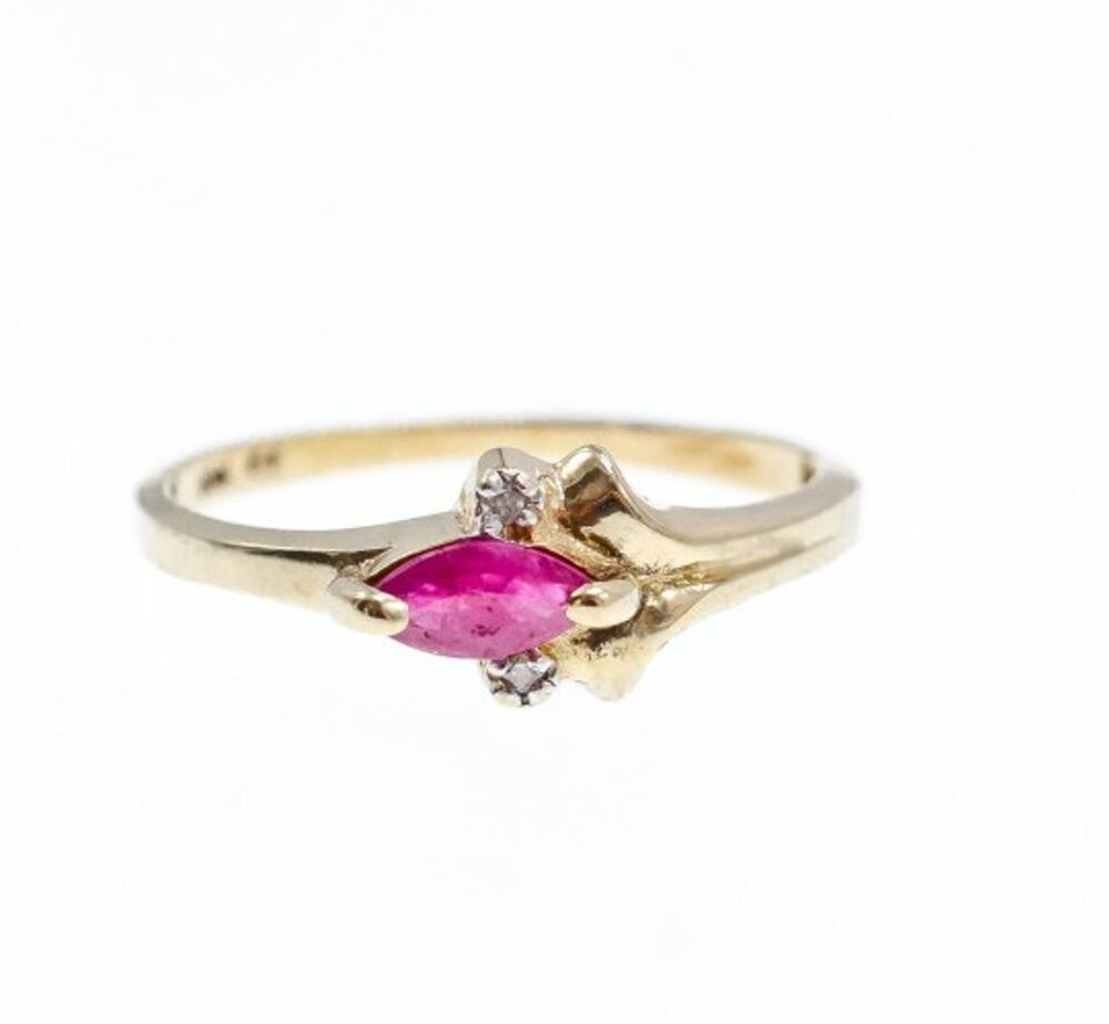 10K Yellow Gold Ruby & Diamonds Ring Size 6.75